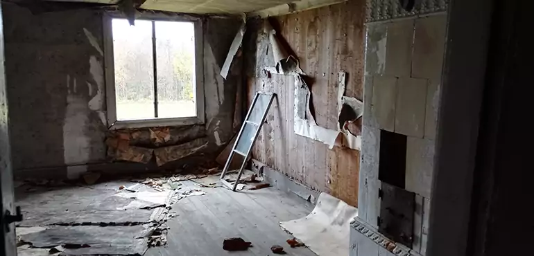 Why Selling a Distressed House Through Traditional Methods Fails in Osceola
